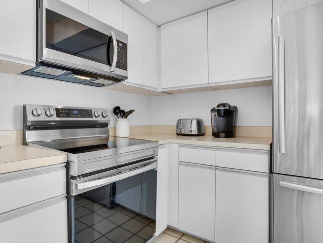 Building Photo - 3BR/3BA Fully Furnished Beach Cottage at H...