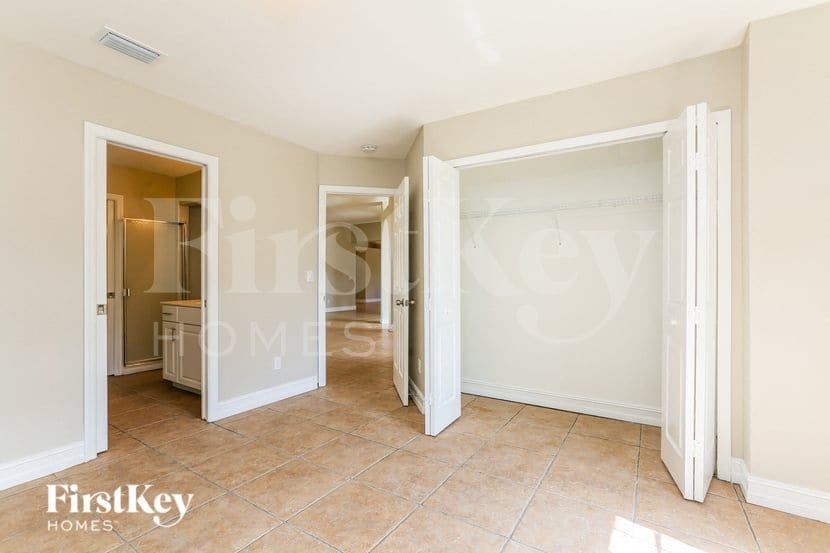 Building Photo - 713 McKinley Ave