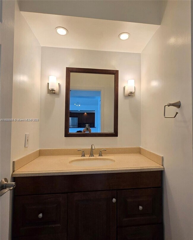 Building Photo - 18071 Biscayne Blvd