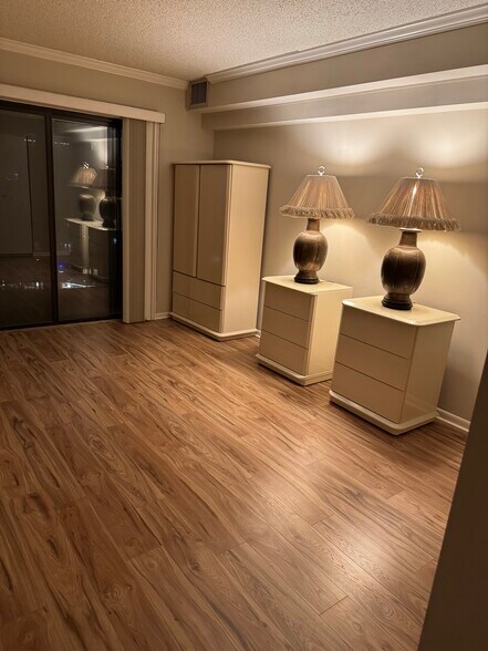 Building Photo - 21139 Valley Forge Cir