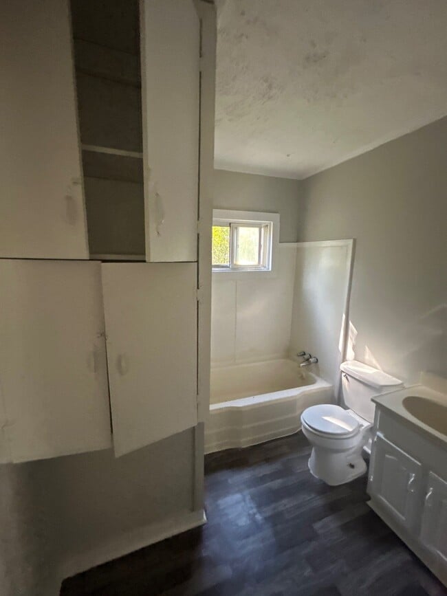 Building Photo - 319 Woody Dr