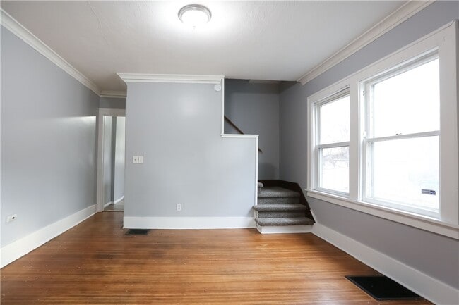 Building Photo - 506 Melville St