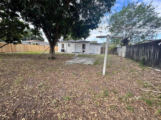 Building Photo - 10521 NW 35th Ct