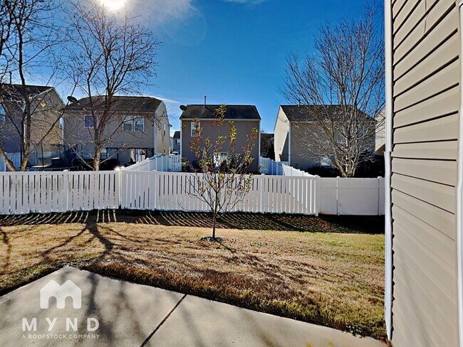 Building Photo - 918 Willow Wind Dr