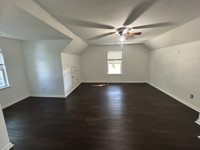 Building Photo - 800 Stardale Cir