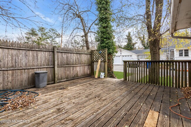 Building Photo - 2061 Lakewood Rd