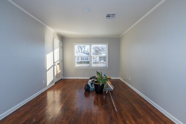 Building Photo - Beautiful Brookside duplex unit - NO PETS