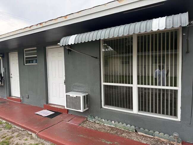 Building Photo - 4109 SW 24th St