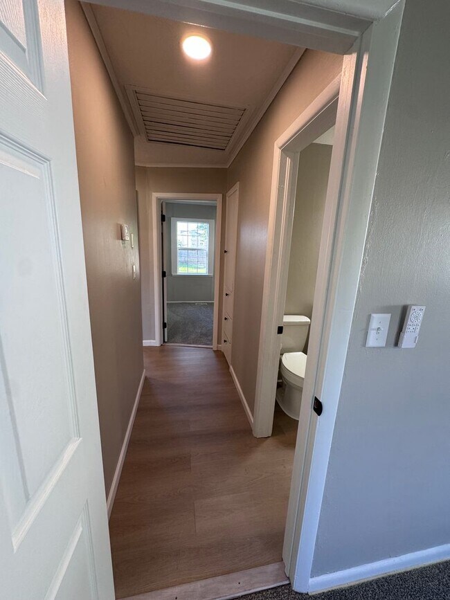 Building Photo - Mayo Meadow 3 Bed 1.5 Bath Cutie! Fully Up...