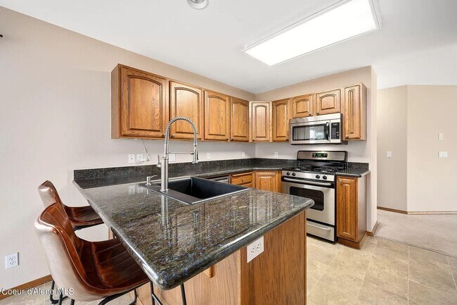 Building Photo - Large Home in Strawberry Fields