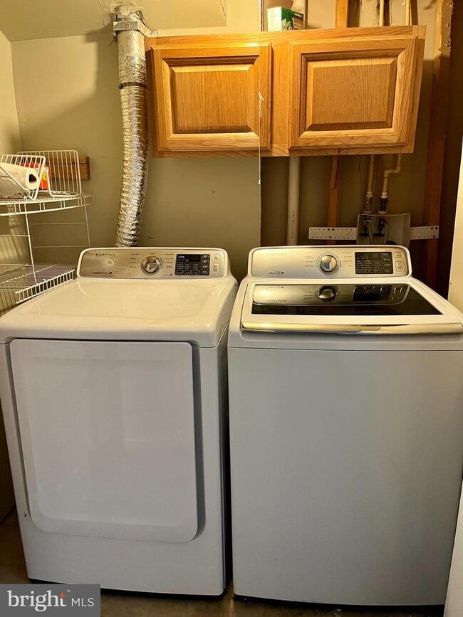 Building Photo - 518 Francis Nicholson Way