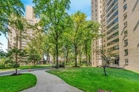 Building Photo - 9 Fordham Hill Oval