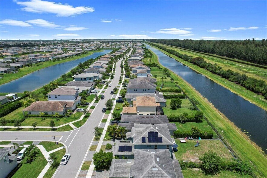 Building Photo - 15406 Goldfinch Cir