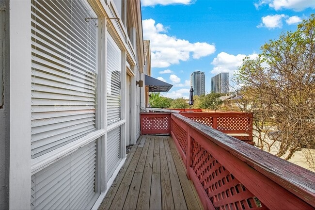 Building Photo - 615 Kipling St