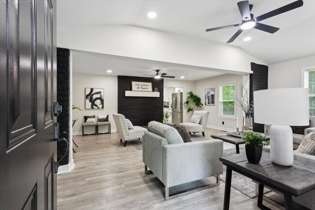 Building Photo - 3885 Strawberry Plains Rd