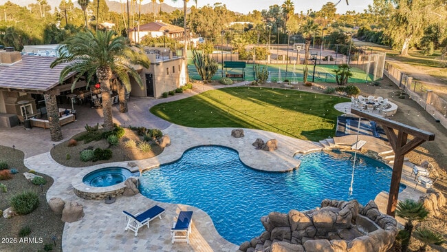 Building Photo - 5821 E Cactus Rd