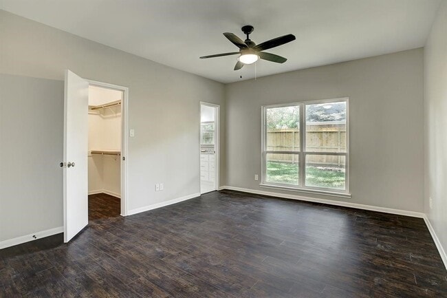 Building Photo - 1074 Apache Falls Dr