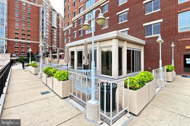 Building Photo - 2181 Jamieson Ave