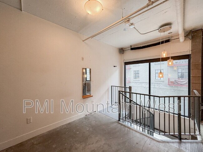 Building Photo - 360 W Broadway