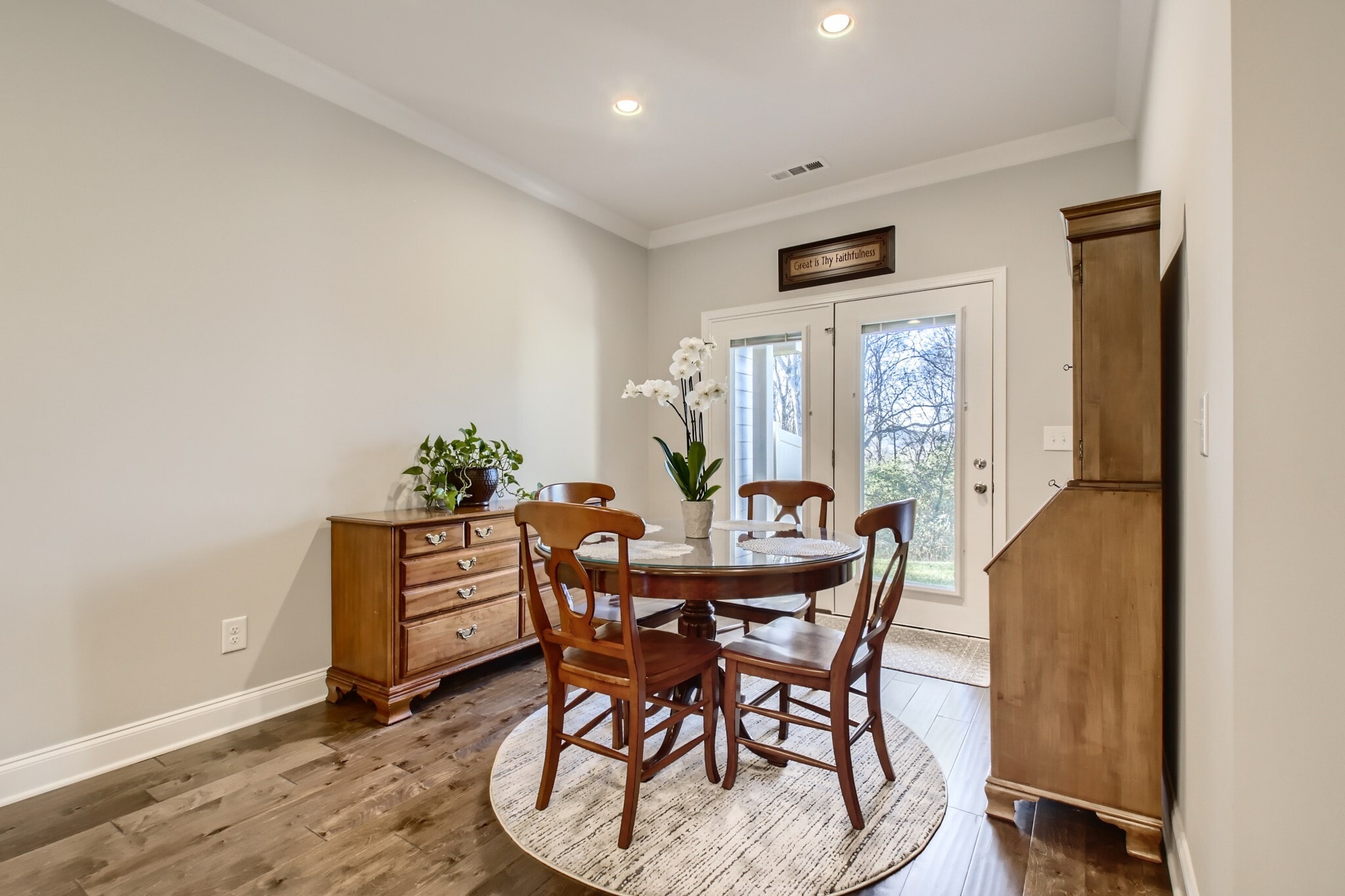 Sunny Dining Area! - 1608 Hampshire Plz