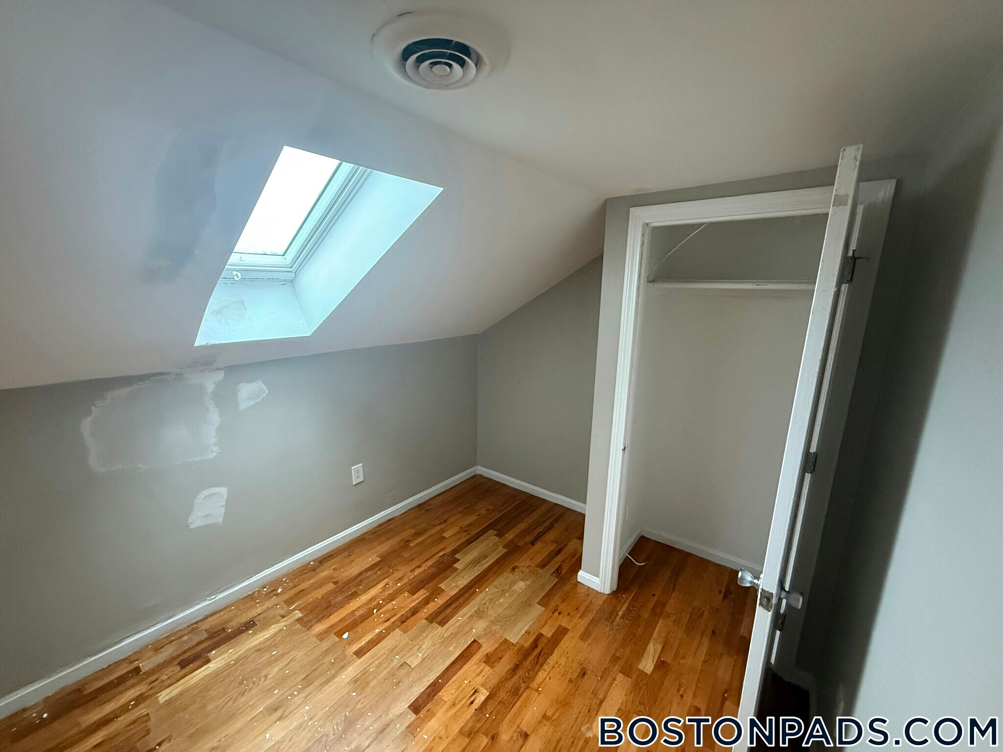 Building Photo - 38 Forest St