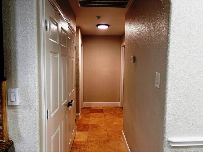 Building Photo - 6352 Glenhagen Dr