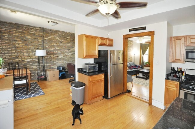 Building Photo - Sunny Large 1 Bedroom with Separate Living and Dining Rooms. Outdoor Space. Free Internet