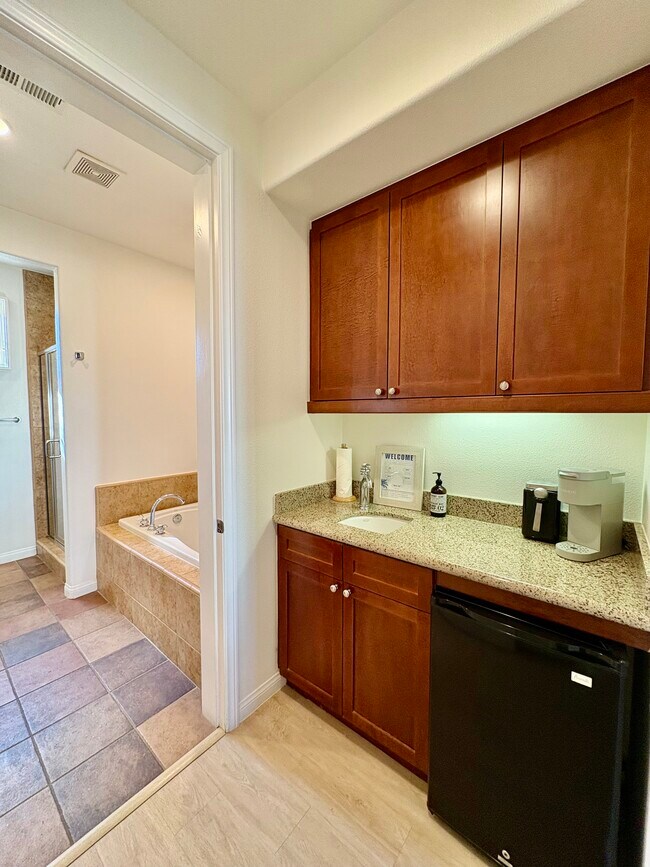 Building Photo - 77777 Tradition Dr