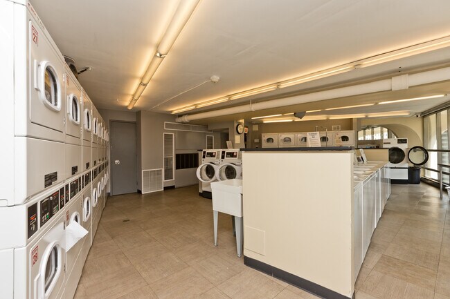 Building Photo - 300 N State St