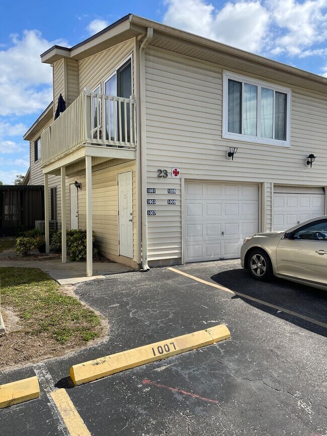 Building Photo - 1001 Spring Meadow Dr