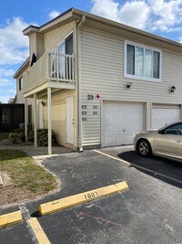Building Photo - 1001 Spring Meadow Dr