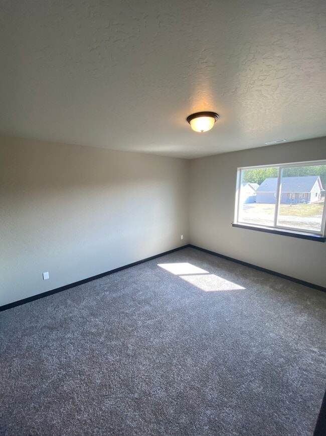 Building Photo - New home on 8th Avenue in Spirit Lake