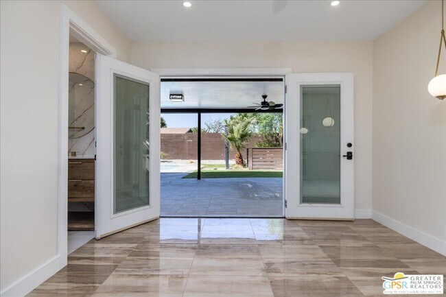 Building Photo - 372 E Molino Rd