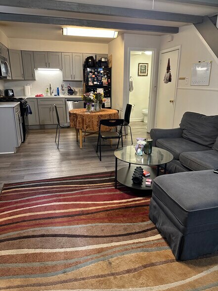 Building Photo - 510 S Juniper St