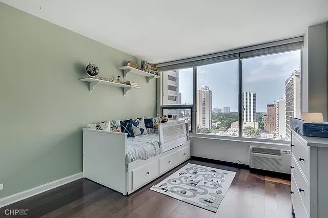 Building Photo - 1400 N State Pky