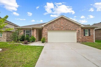 Building Photo - Backs to Wooded Area • Split Bedrooms • Modern & All-Electric