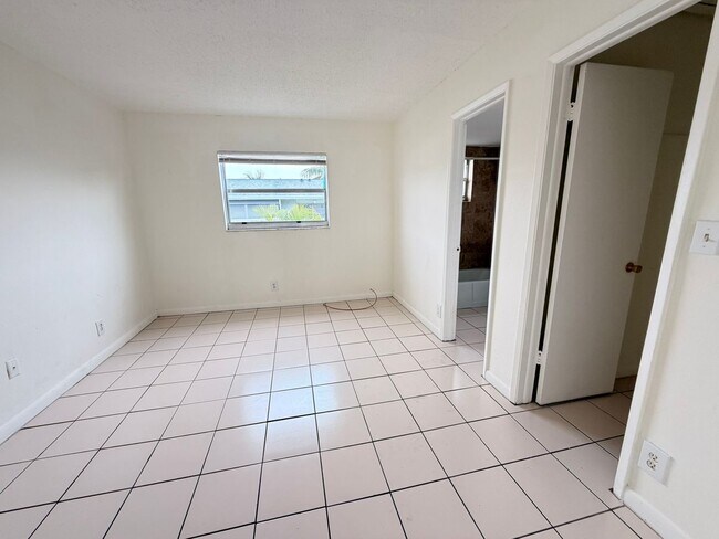 Building Photo - One-bedroom for rent in Pompano Beach