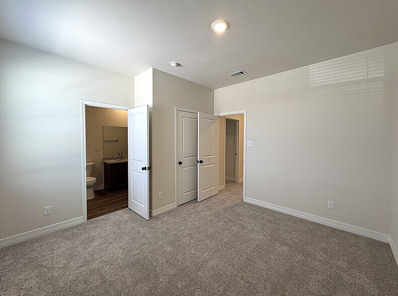 Building Photo - 1154 Lindsey Dr