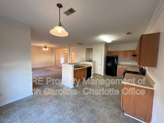 Building Photo - 4803 Sunburst Ln
