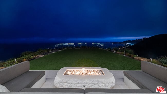 Building Photo - 5012 Carbon Beach Terrace