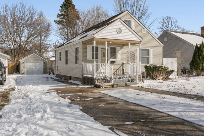 Building Photo - 724 Northwood Dr