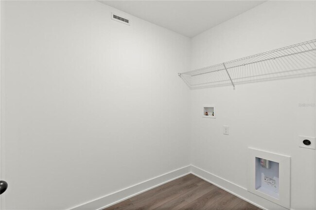 Building Photo - 15363 Hamlin Pk Dr