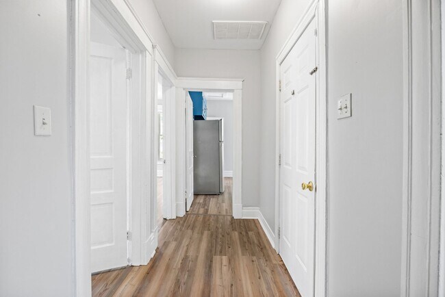 Building Photo - 3415 Enslow Ave