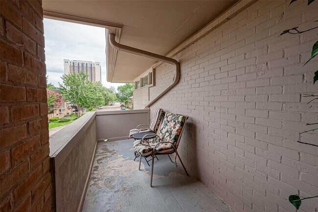 Building Photo - 642 S Ripple Creek Dr