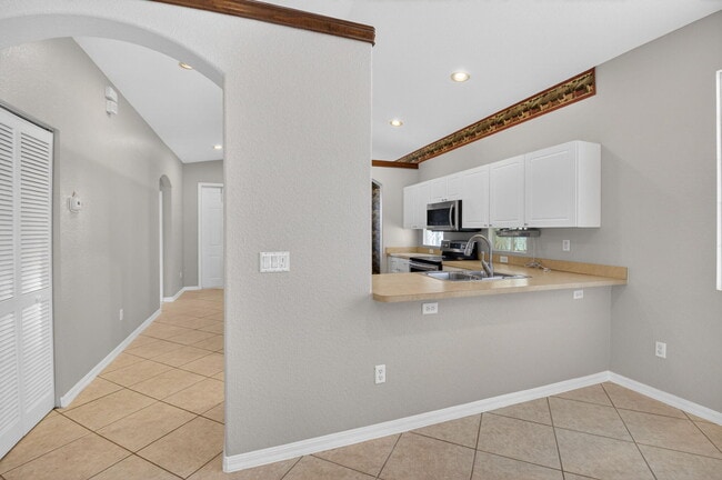 Building Photo - 8451 Siciliano St