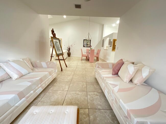 Building Photo - 5570 Royal Lake Cir