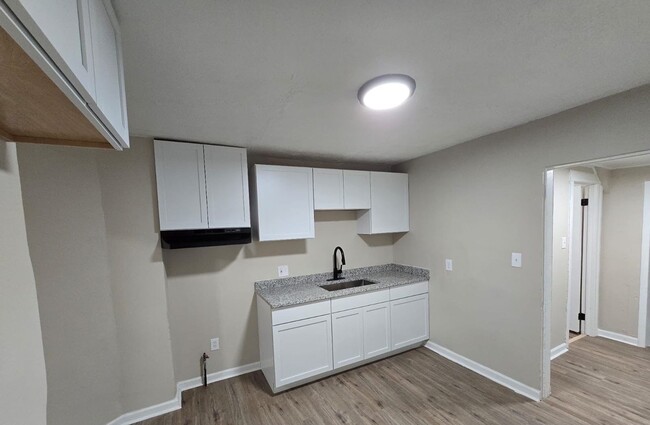 Building Photo - Renovated 3-Bedroom Home – We Welcome Sect...