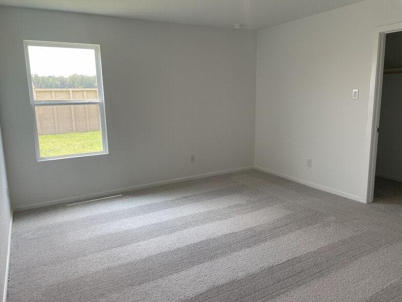 Large primary bedbroom - 25665 Rose Creek Dr