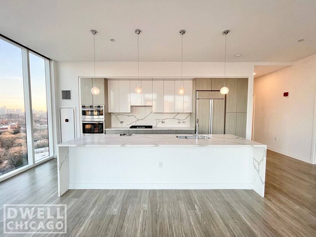 Building Photo - 2337 N Lincoln Ave