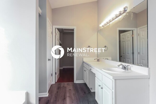 Building Photo - 4 Bedroom Pet-Friendly Home in Raleigh, NC with Main Street Renewal